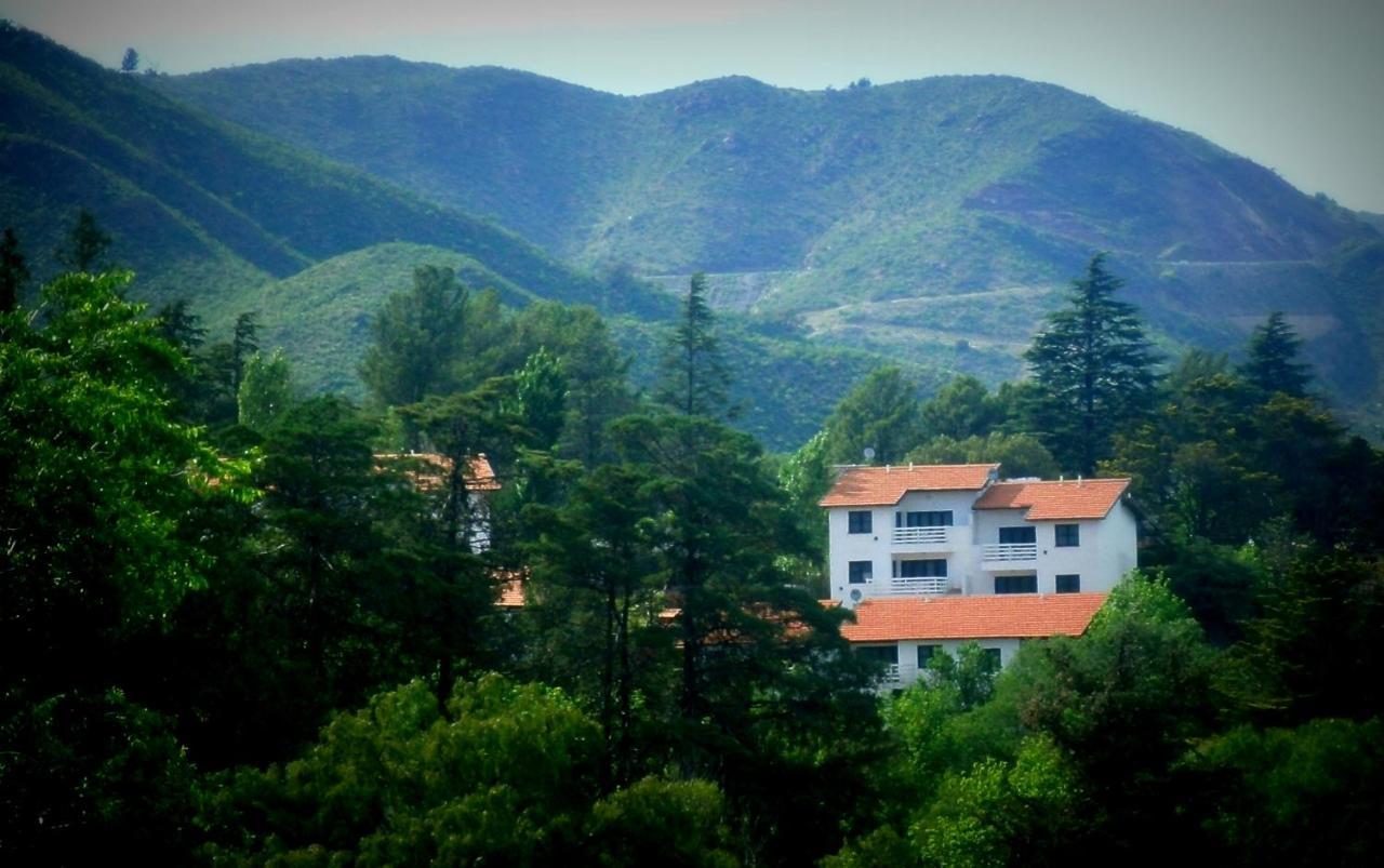 Las Ardillas Cabanas Y Suites La Falda Esterno foto